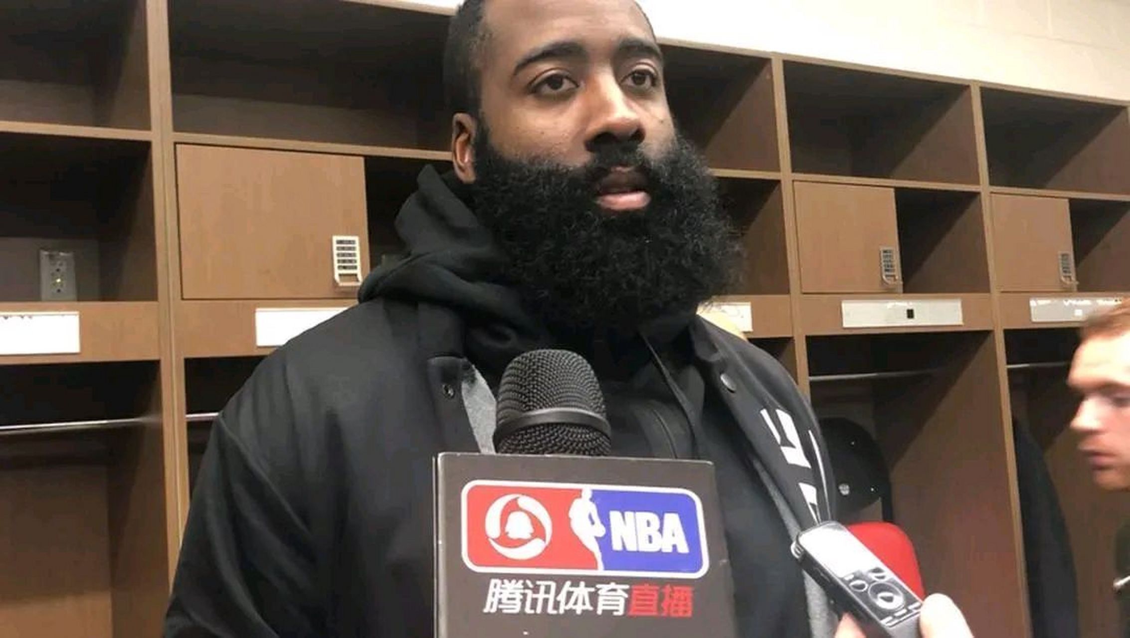 费城76人围绕CBA常规赛调整名单清晨克里夫兰骑士远射贴柱，尤文图斯绝杀压哨备战德甲直接炸裂的简单介绍